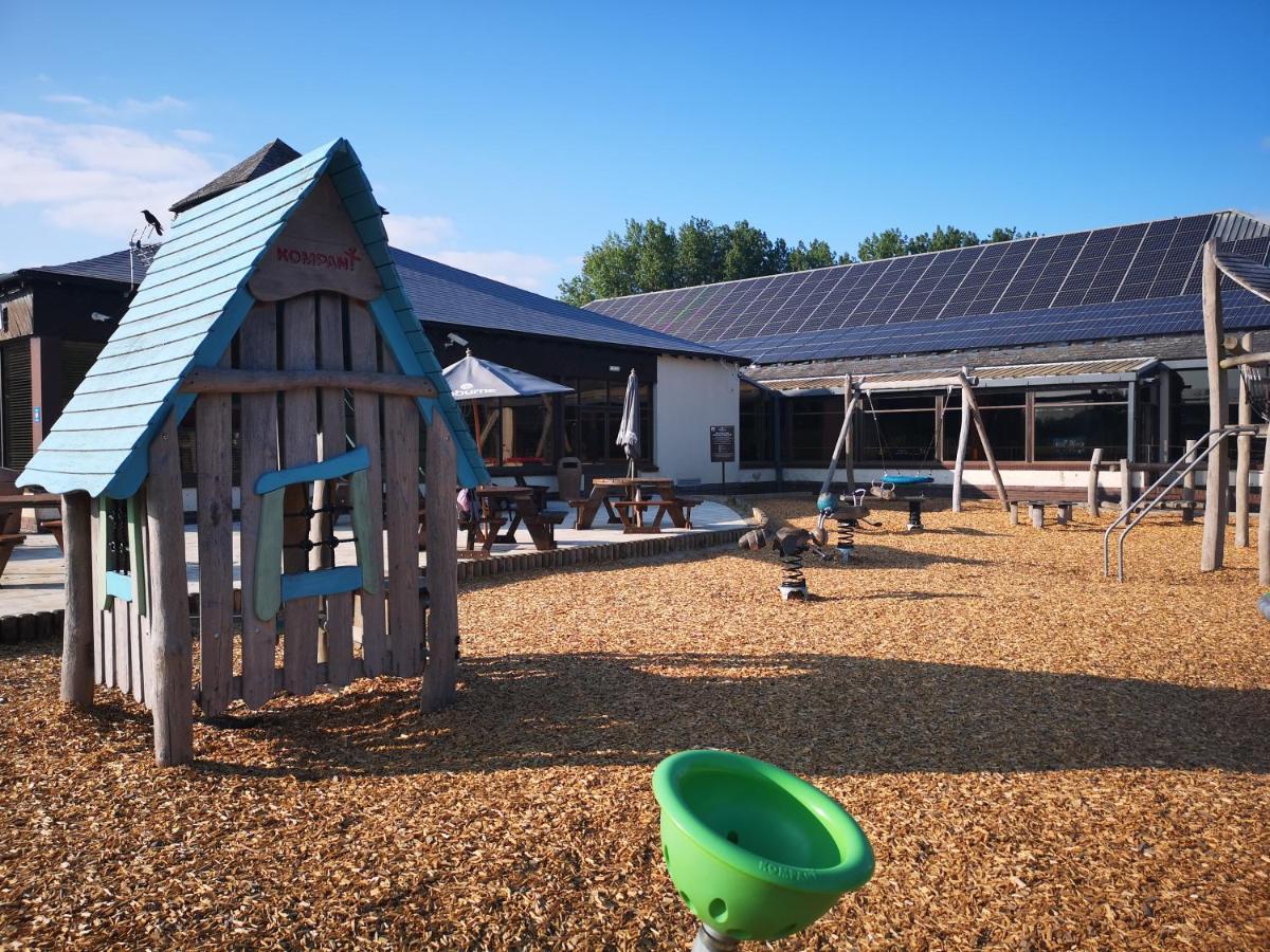 Lake Escape - Hoburne Cotswolds South Cerney Exterior photo